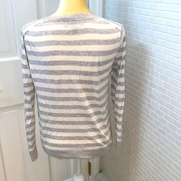 Banana Republic cottton blend stripped crew neck sweater Grey/White. Size MP. - Picture 2 of 4